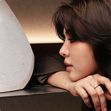 Women looking at the Obsidian speaker 