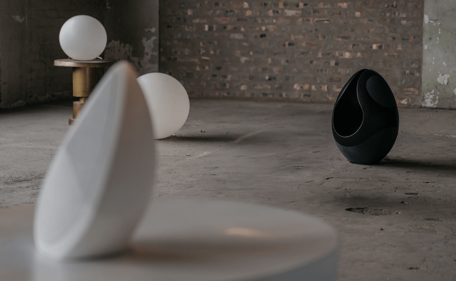 Pantheone I immersive 360-degree sound with the white obsidian portable speaker